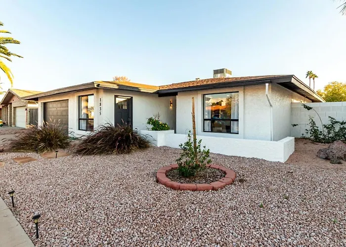 Holiday home 3br Retreat With Diving Pool Bbq And Workspace Mesa