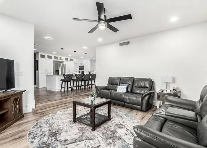 Holiday home 3br Retreat With Diving Pool Bbq And Workspace Mesa