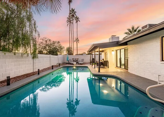 Holiday home 3br Retreat With Diving Pool Bbq And Workspace Mesa