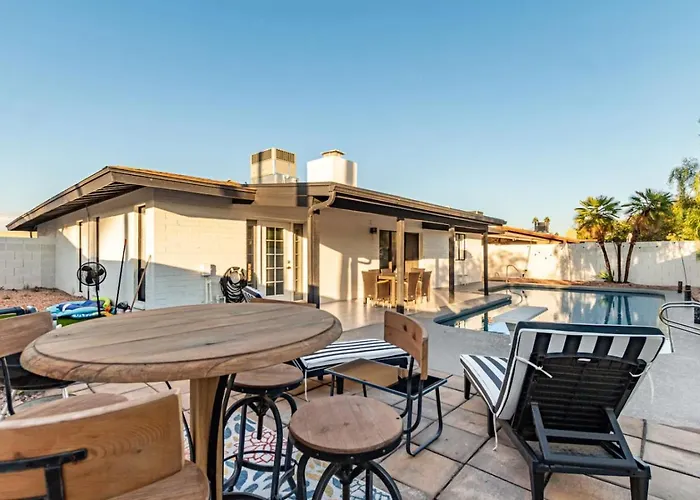 Holiday home 3br Retreat With Diving Pool Bbq And Workspace