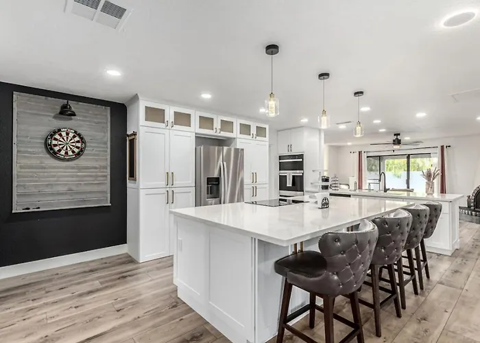 3br Retreat With Diving Pool Bbq And Workspace