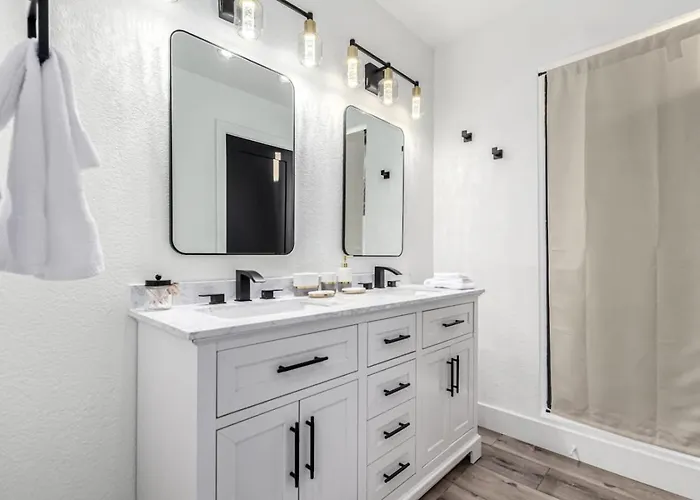 3br Retreat With Diving Pool Bbq And Workspace